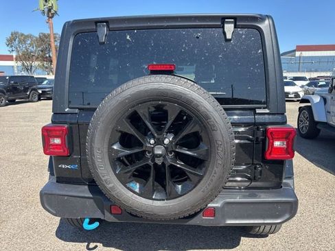Used 2023 Jeep Wrangler Unlimited Sahara w/ Cold Weather Group AWD/4WD image 6