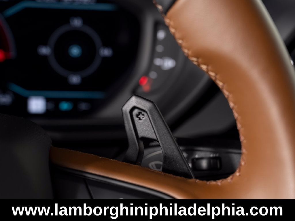 Used 2025 Lamborghini Urus SE AWD/4WD image 28
