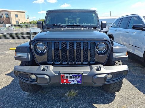 Used 2023 Jeep Gladiator Overland AWD/4WD image 2