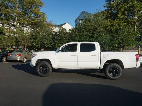 Used 2020 Toyota Tacoma SR AWD/4WD image 5