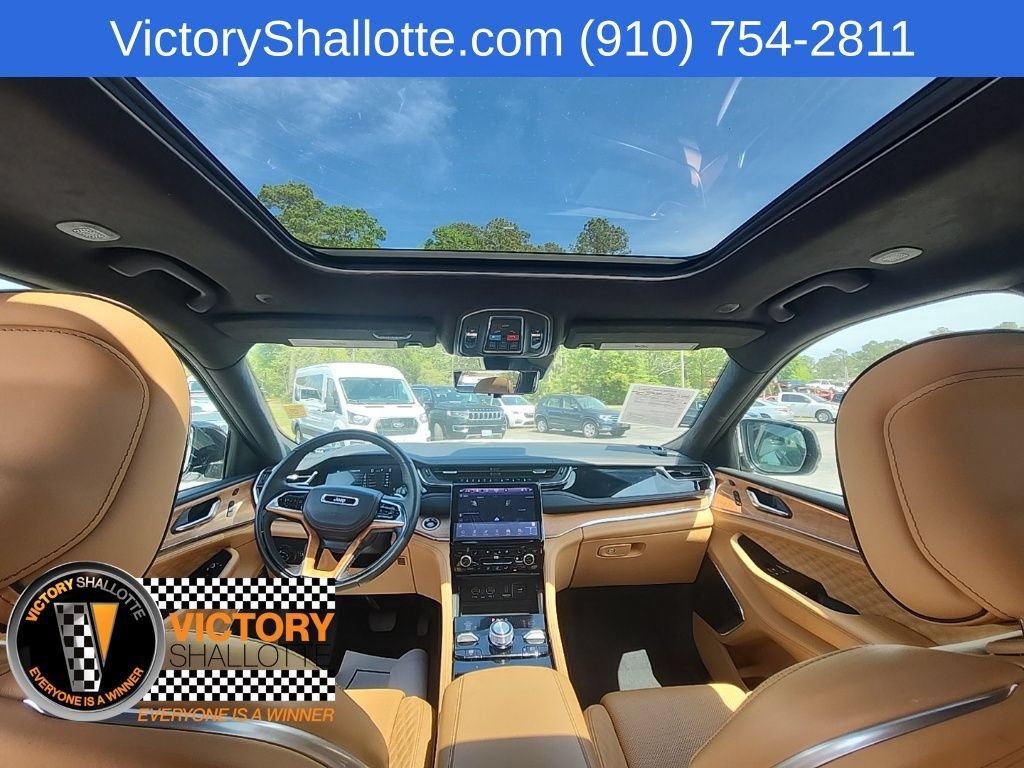 Used 2025 Jeep Grand Cherokee L Summit AWD/4WD image 4