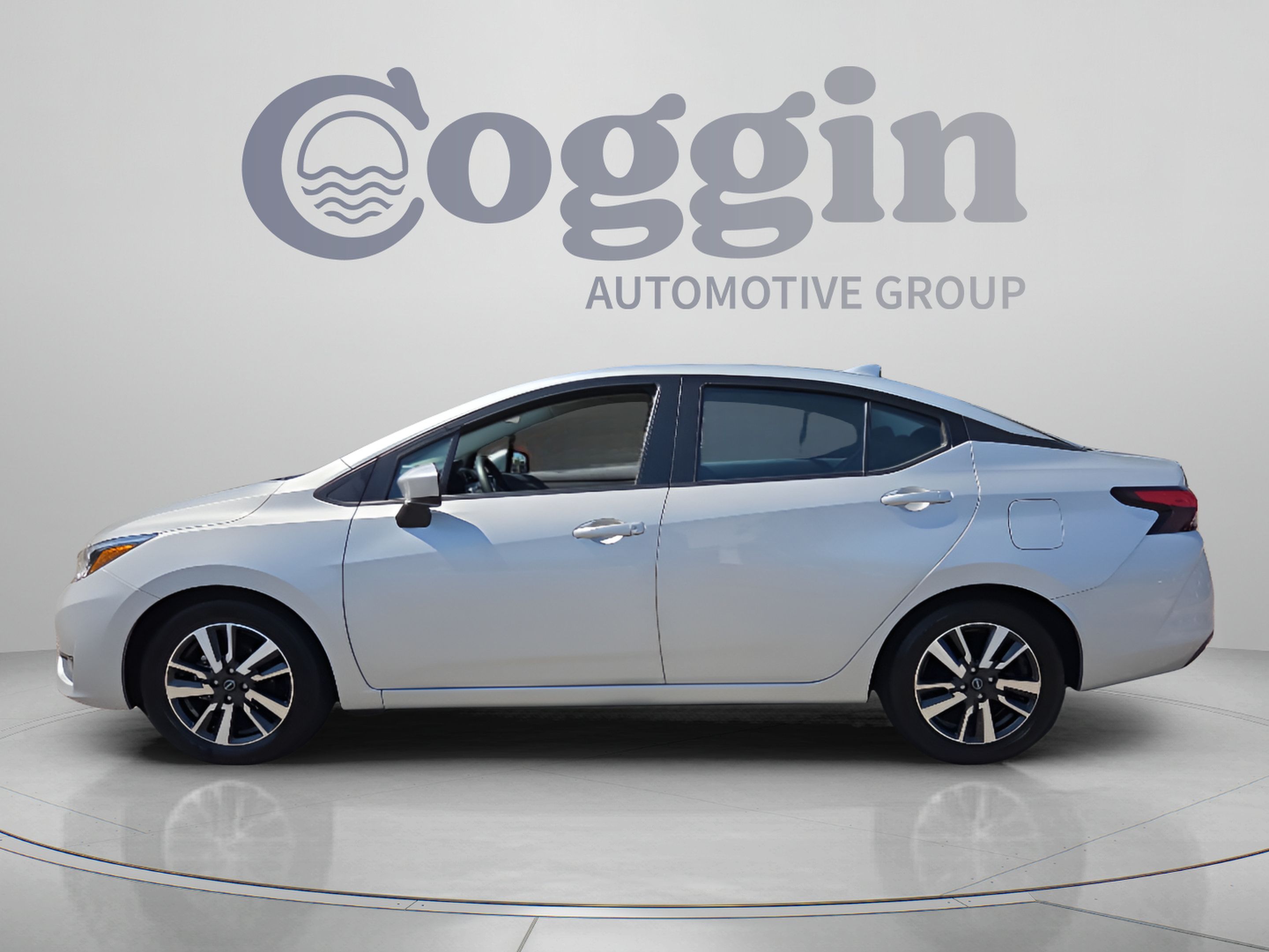 Used 2025 Nissan Versa SV FWD image 2