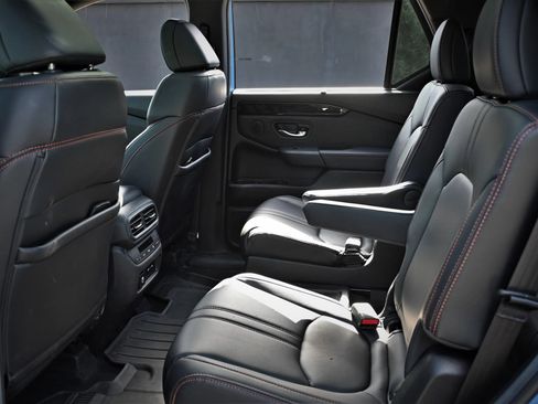 Used 2025 Honda Pilot TrailSport image 18
