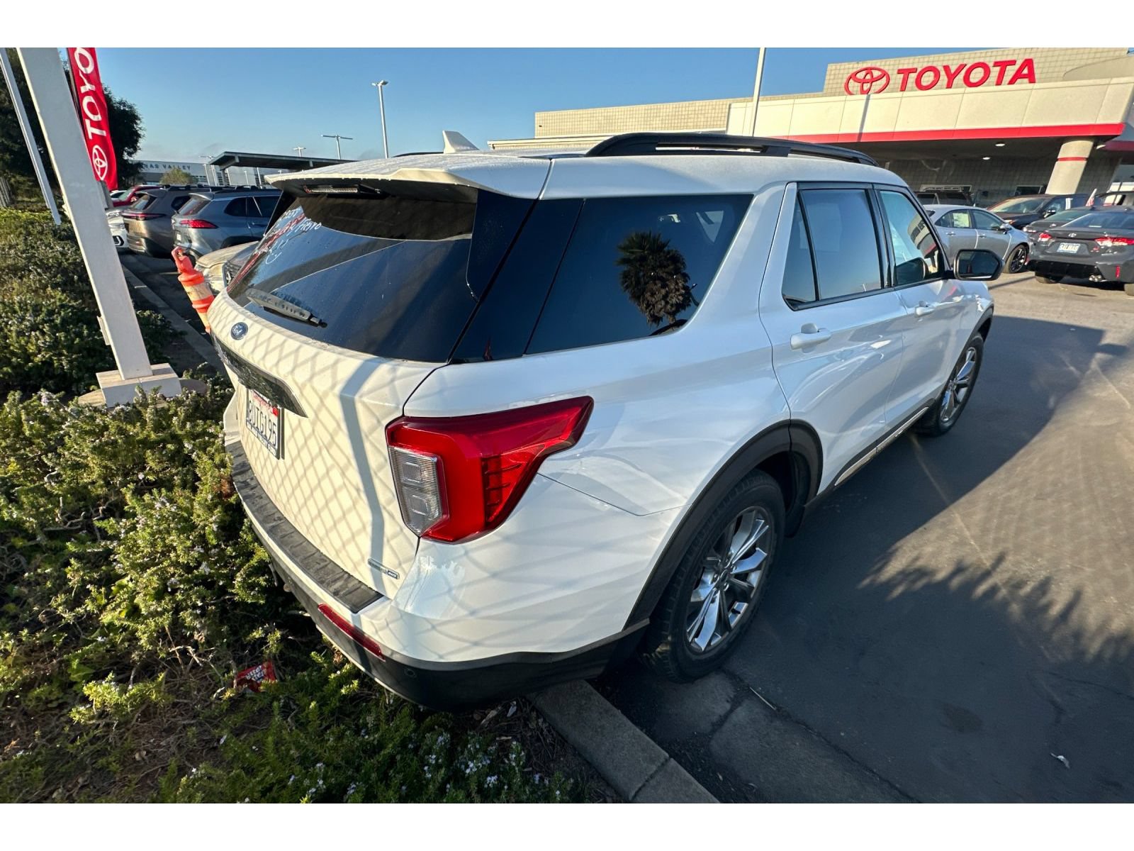 Used 2020 Ford Explorer XLT w/ Equipment Group 202A AWD/4WD image 5