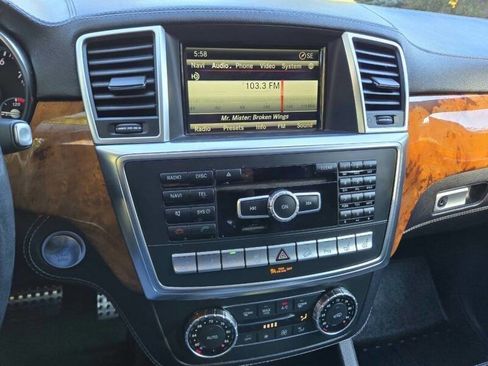 Used 2015 Mercedes-Benz ML 400 ML 400 AWD 4MATIC 4dr SUV image 18