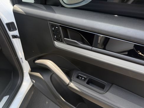 Certified 2024 Porsche Cayenne AWD/4WD image 16
