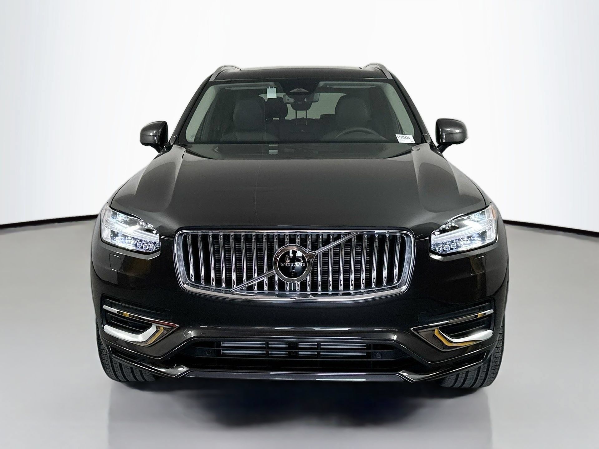 Certified 2025 Volvo XC90 T8 Plus w/ Protection Package Premier AWD/4WD image 2