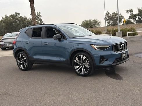 Used 2023 Volvo XC40 B5 Ultimate AWD/4WD image 4