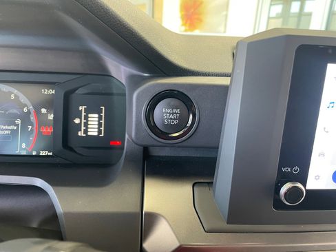 Certified 2025 Toyota Tacoma SR5 AWD/4WD image 30