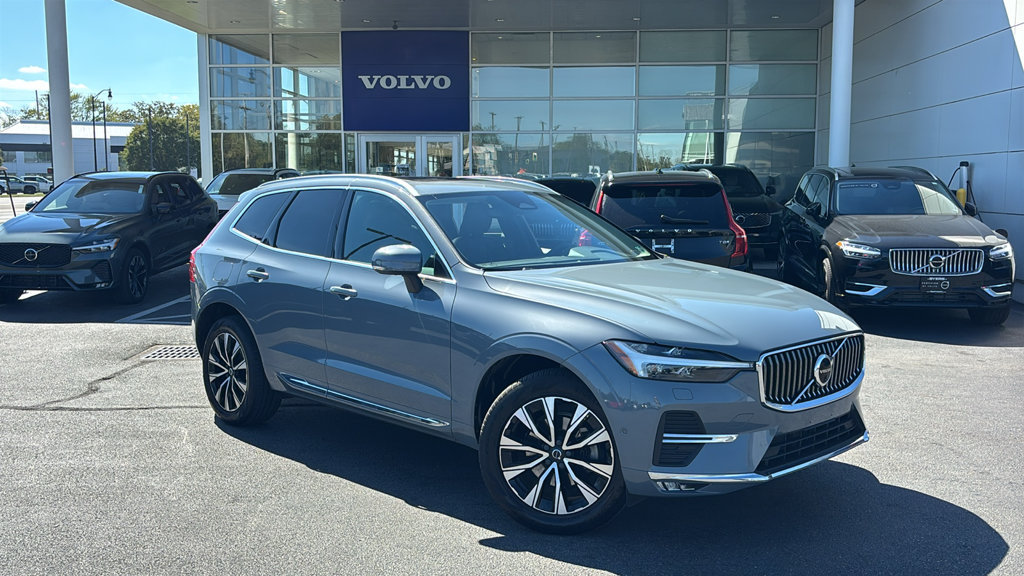 Used 2023 Volvo XC60 B5 Plus AWD/4WD image 2
