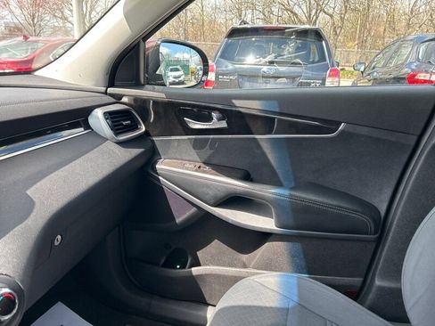 Used 2016 Kia Sorento LX image 13