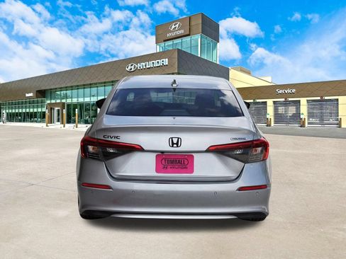 Used 2022 Honda Civic Touring image 7