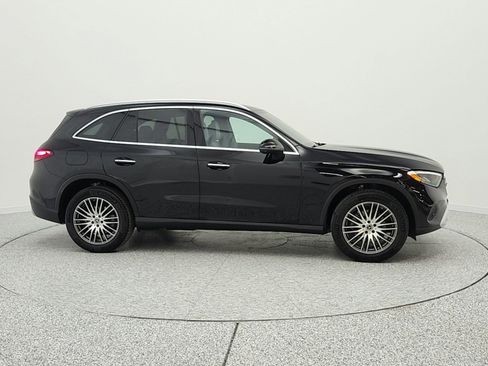 Used 2026 Mercedes-Benz GLC 300 image 4