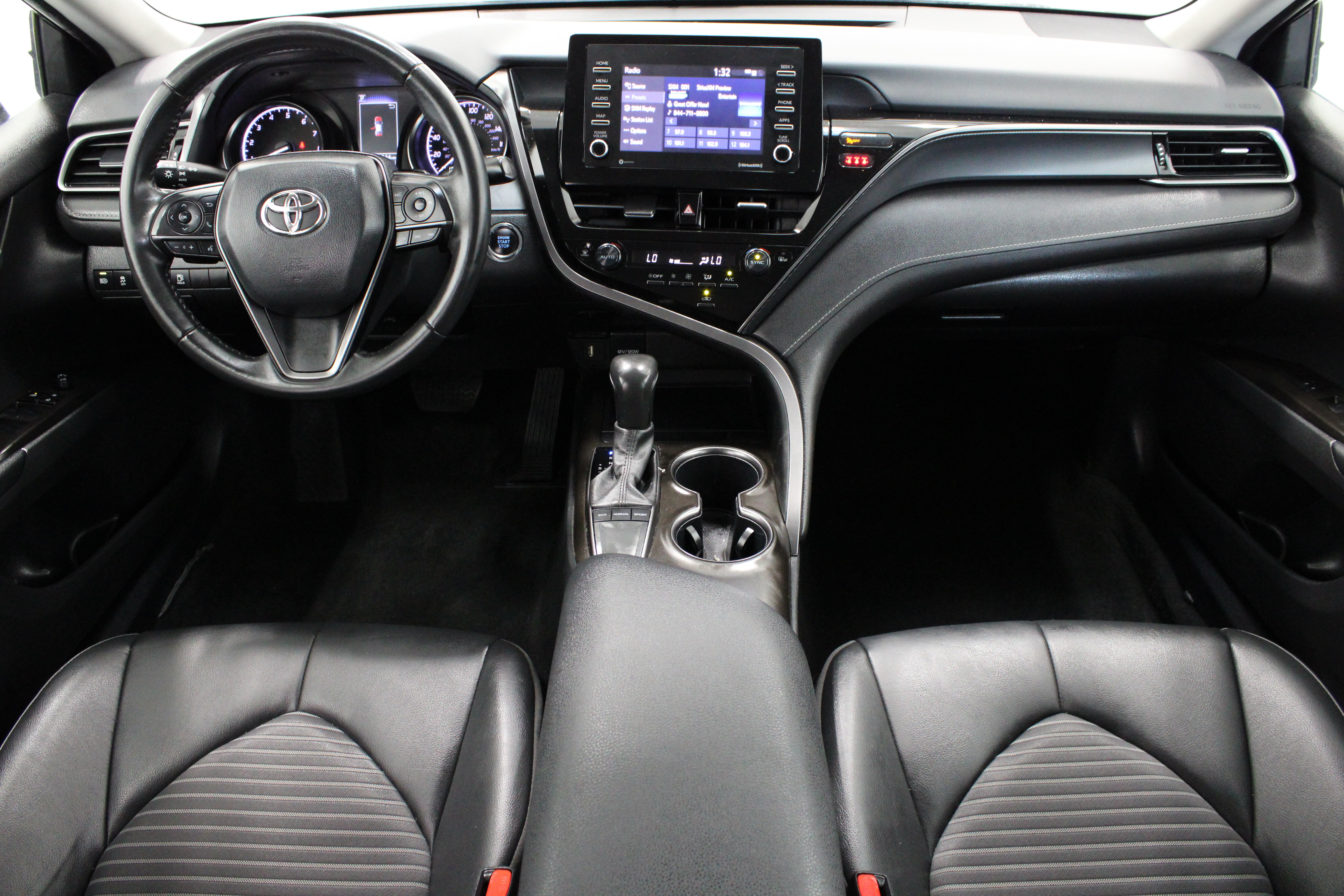 Used 2024 Toyota Camry SE w/ Convenience Package FWD image 29