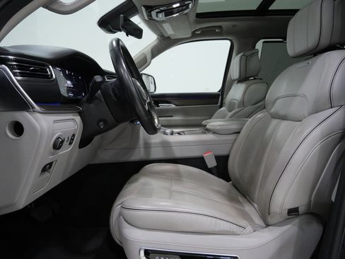 Used 2023 Jeep Grand Wagoneer Series II AWD/4WD image 12