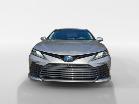 Used 2022 Toyota Camry XLE image 9