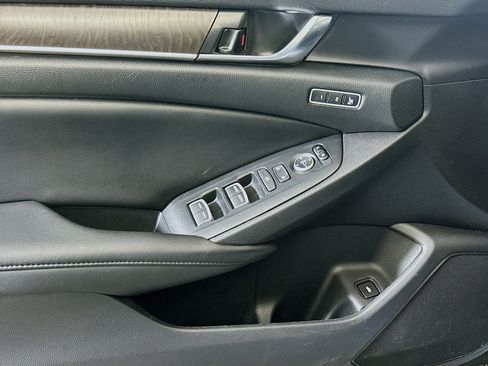 Used 2021 Honda Accord Touring image 15