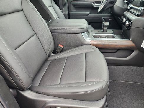 New 2025 GMC Sierra 1500 SLT image 10