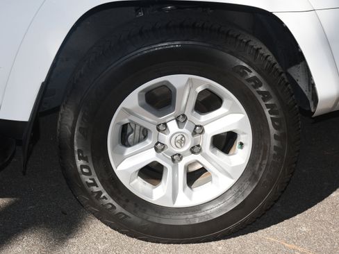 Certified 2024 Toyota 4Runner SR5 Premium image 22