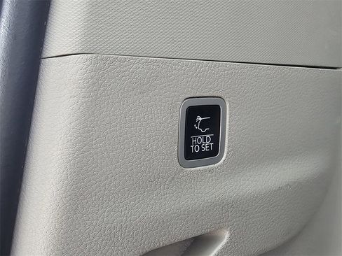 Used 2024 Jeep Wagoneer L Series II image 30