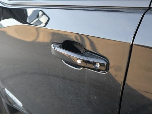 Used 2025 GMC Sierra 1500 Elevation image 14