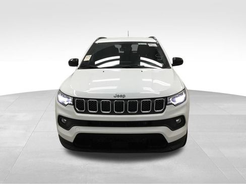 Used 2023 Jeep Compass Latitude w/ Convenience Group AWD/4WD image 3