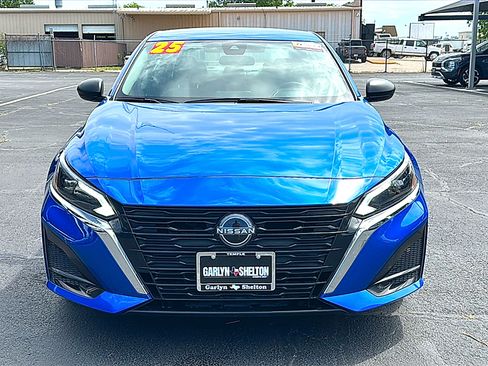 Used 2025 Nissan Altima 2.5 SV FWD image 11