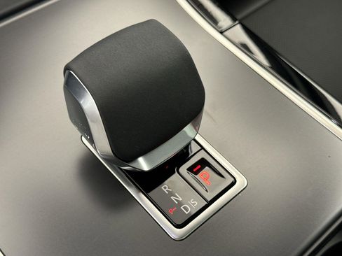 Certified 2025 Land Rover Range Rover Velar Dynamic SE image 17