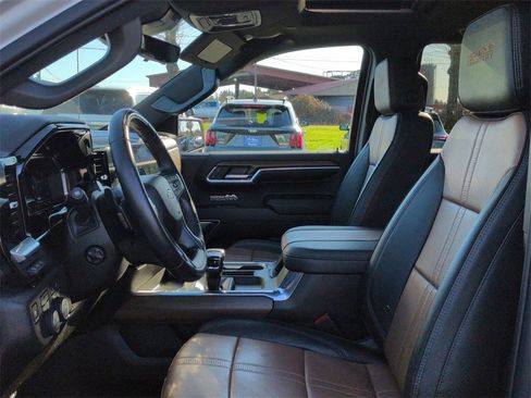 Used 2024 Chevrolet Silverado 1500 High Country w/ High Country Premium Package image 13