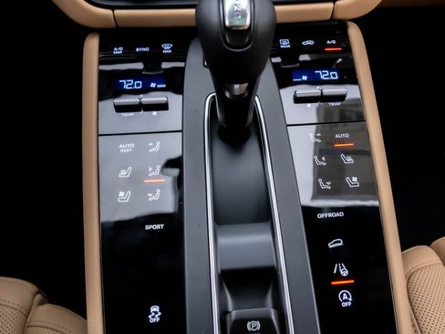 New 2026 Porsche Macan image 25