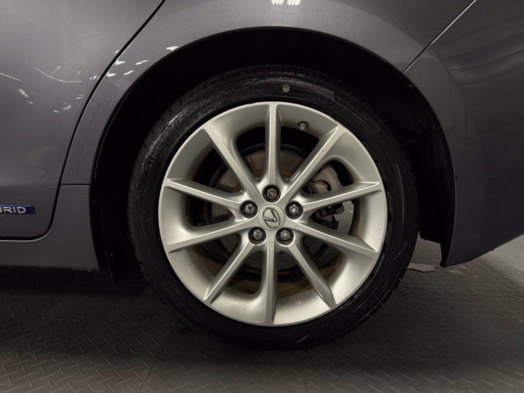 Used 2013 Lexus CT 200h w/ Premium Pkg w/Navigation FWD image 7