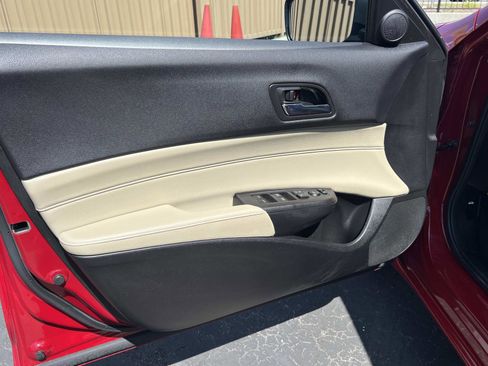Used 2017 Acura ILX w/ AcuraWatch Plus Package FWD image 6