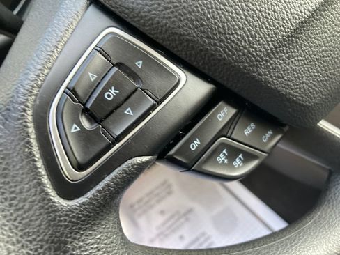 Used 2018 Ford Escape SE w/ SE Sync 3 Package AWD/4WD image 36