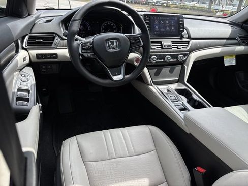 Used 2020 Honda Accord Touring image 17
