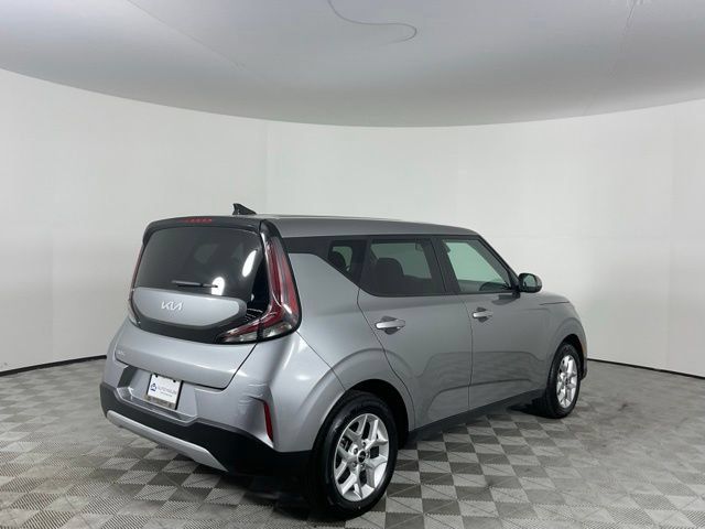 Used 2025 Kia Soul LX w/ LX Technology Package FWD image 5