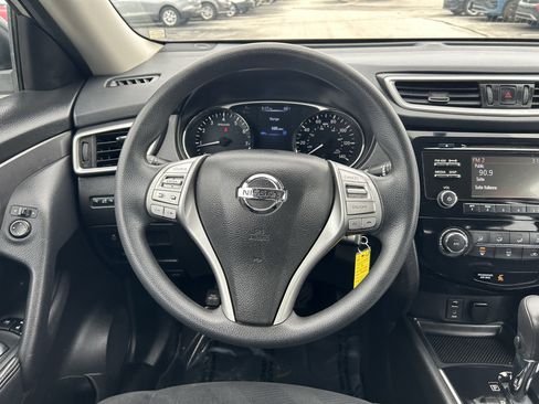 Used 2016 Nissan Rogue S image 10