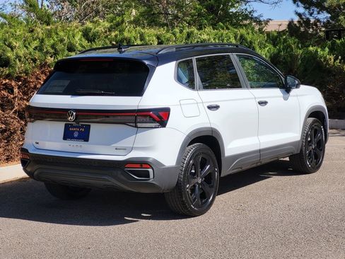 New 2026 Volkswagen Taos SE AWD/4WD image 4