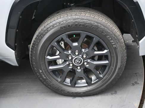 Used 2023 Toyota Tundra Platinum image 40