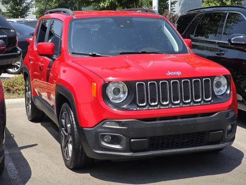 Used 2018 Jeep Renegade Latitude w/ Advanced Technology Group FWD image 2