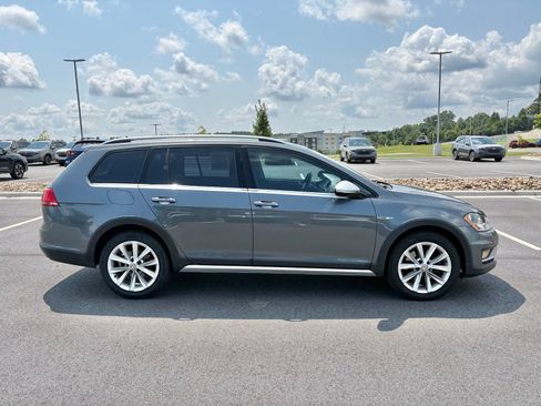 Used 2017 Volkswagen Golf Alltrack S AWD/4WD image 6