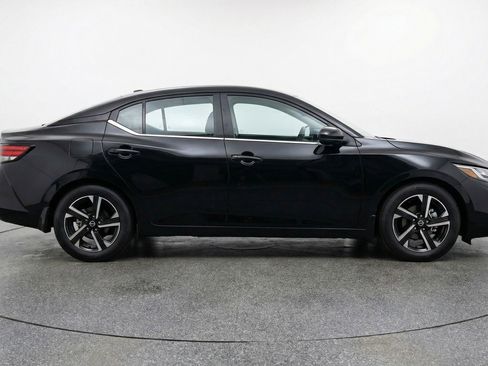 Used 2025 Nissan Sentra SV FWD image 11