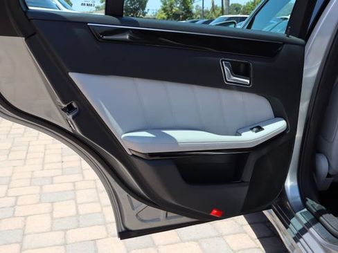 Used 2010 Mercedes-Benz E 550 Sedan image 23