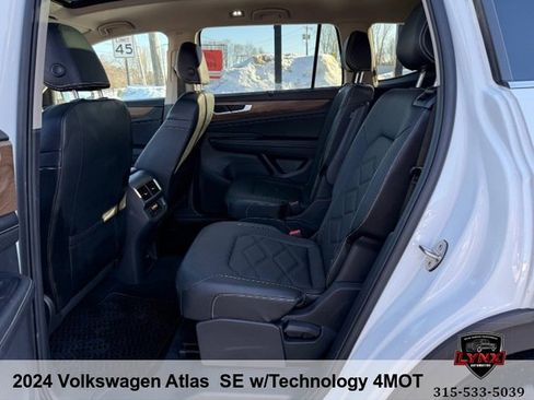 Used 2024 Volkswagen Atlas SE image 34