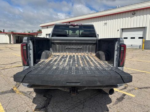 Used 2024 GMC Sierra 2500 AT4X AWD/4WD image 9