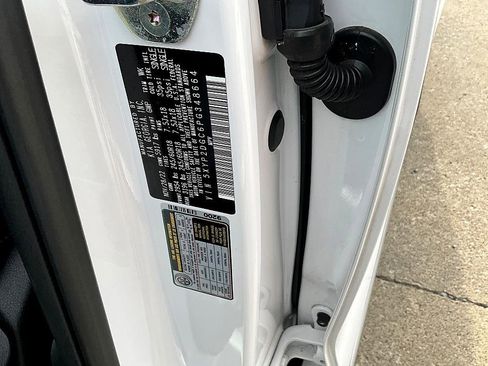 Used 2023 Kia Telluride LX image 32