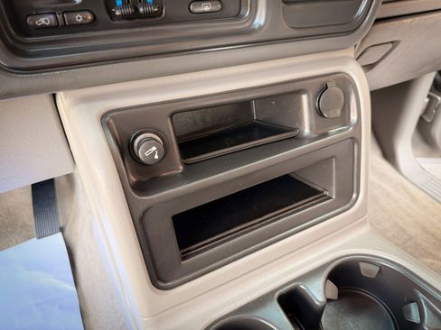 Used 2006 Chevrolet Suburban LS w/ Smart Select Package image 4