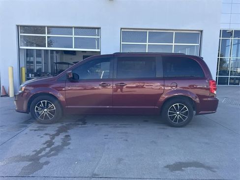 Used 2018 Dodge Grand Caravan GT image 3