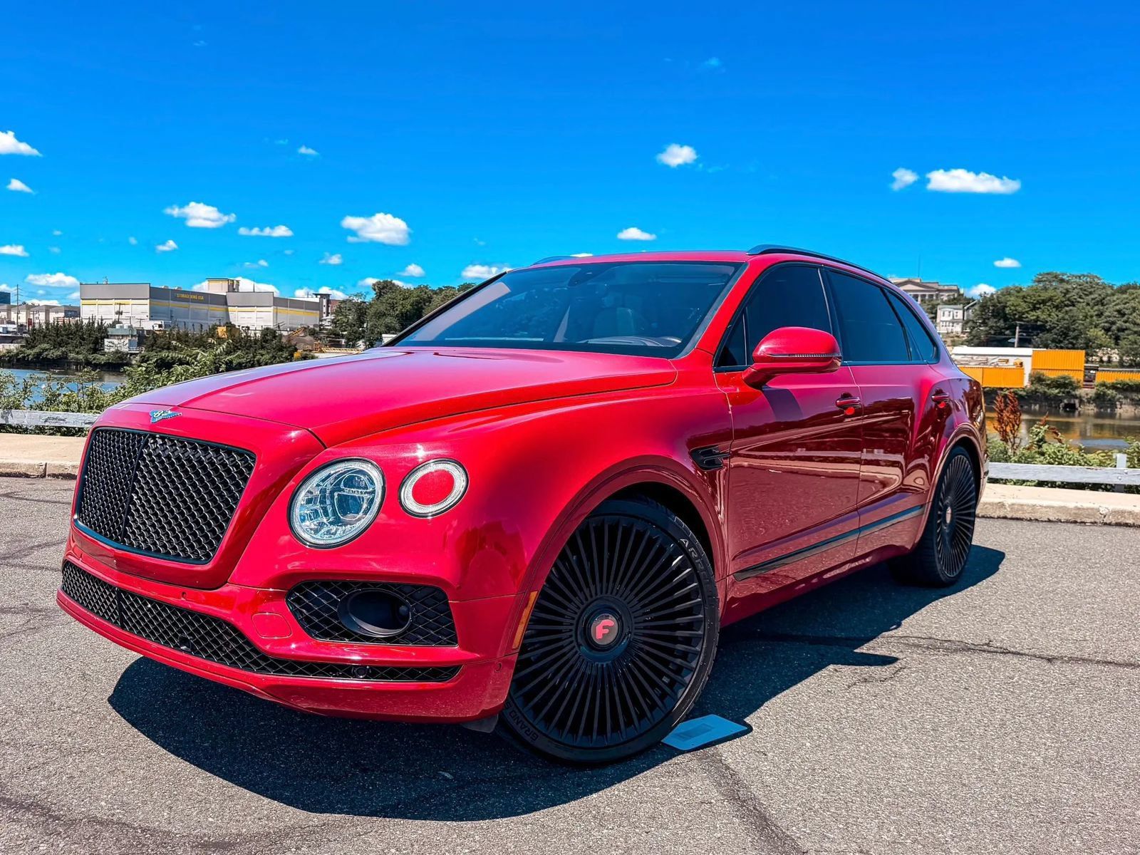 Used 2017 Bentley Bentayga AWD/4WD image 2