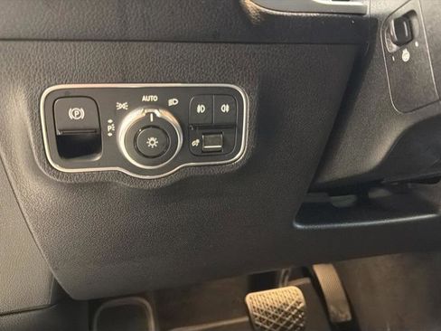 Used 2022 Mercedes-Benz GLB 250 4MATIC image 23