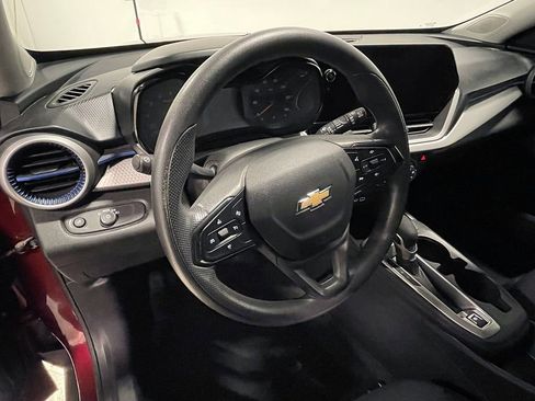 Used 2024 Chevrolet Trax LS w/ LS Convenience Package image 19